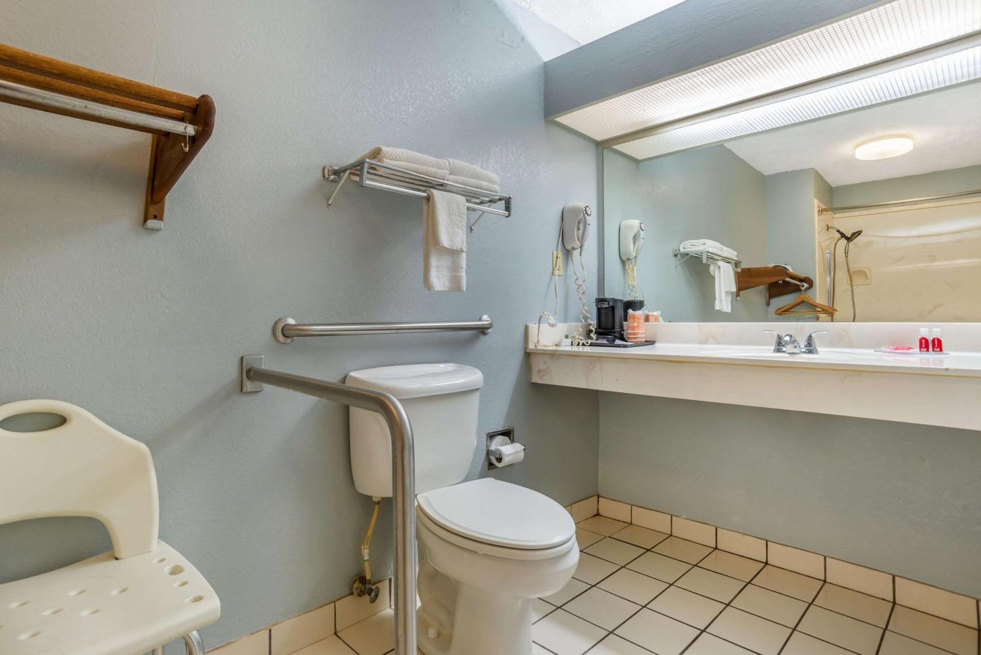 Econo Lodge Inn & Suites Philadelphia Extérieur photo