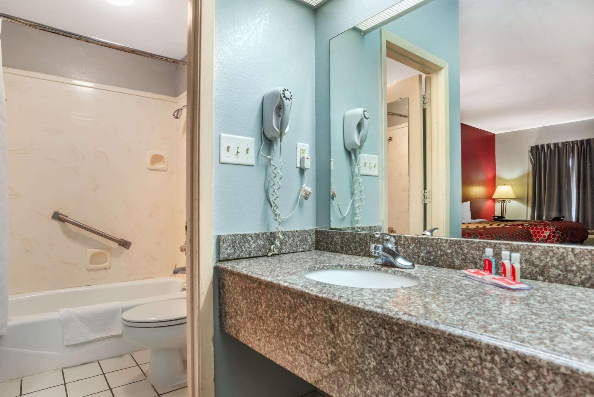 Econo Lodge Inn & Suites Philadelphia Extérieur photo
